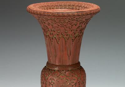 图片[2]-Gu-shaped carved red lacquer vase from a five-piece altar set, Qing dynasty, Qianlong reign (1736-1795)-China Archive
